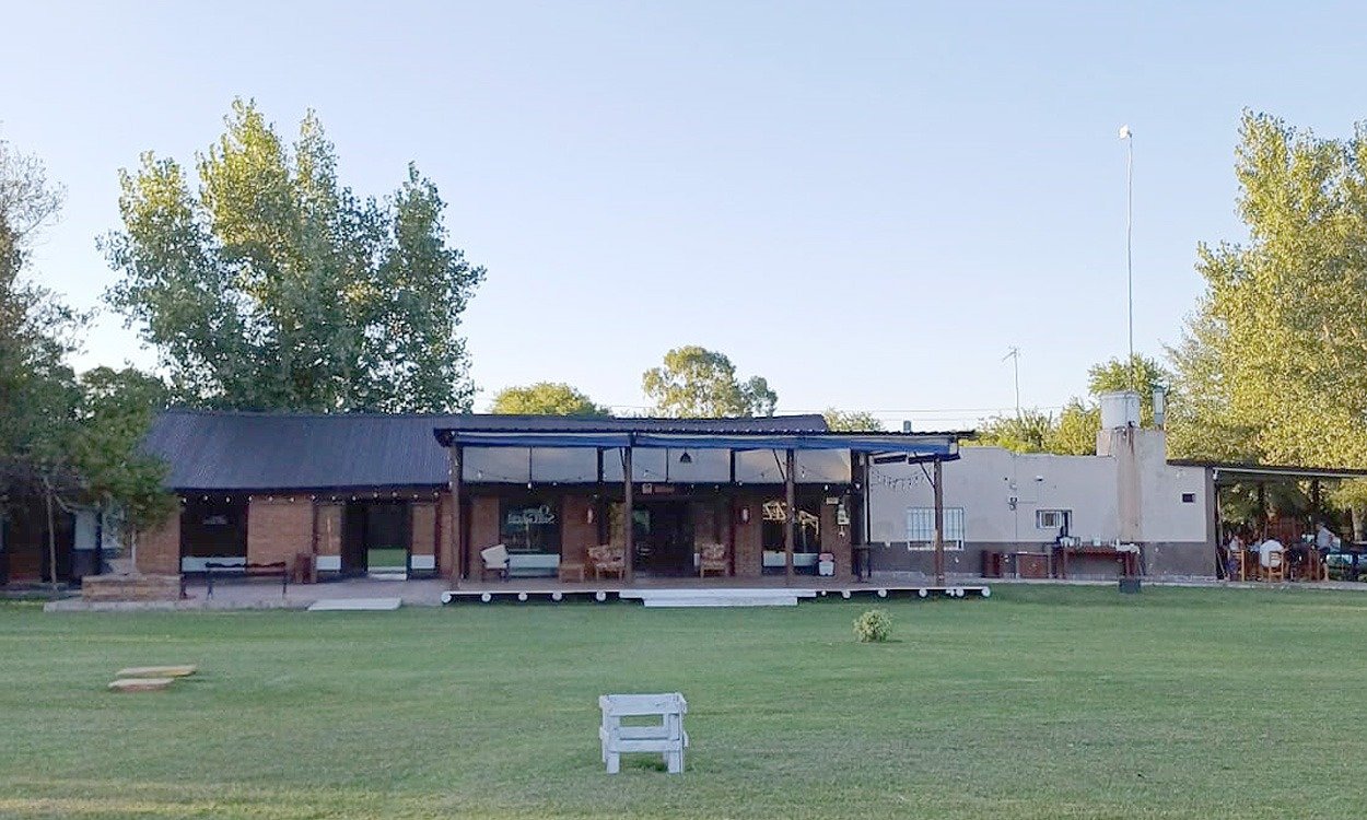 Deck exterior y parque de Quinta San Gabriel